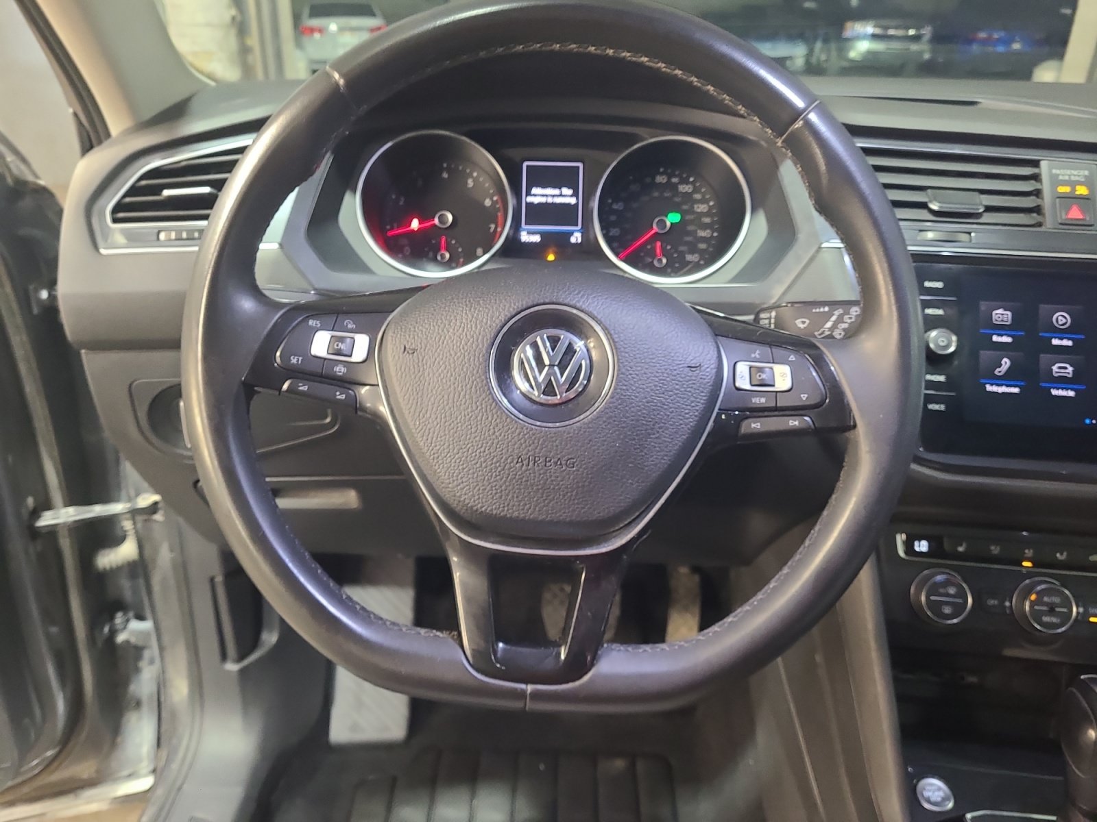 Used 2020 Volkswagen Tiguan SE FWD image 9