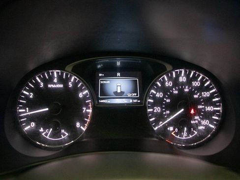 Used 2019 Nissan Pathfinder SV image 36