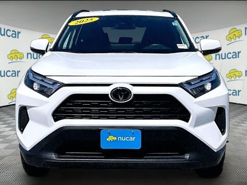 Used 2025 Toyota RAV4 XLE AWD/4WD image 2