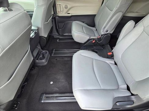 Used 2024 Toyota Sienna XLE image 18