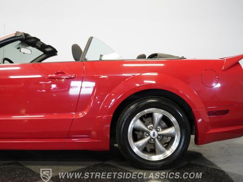 Used 2005 Ford Mustang GT image 29
