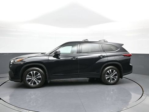 Certified 2020 Toyota Highlander XLE AWD/4WD image 9