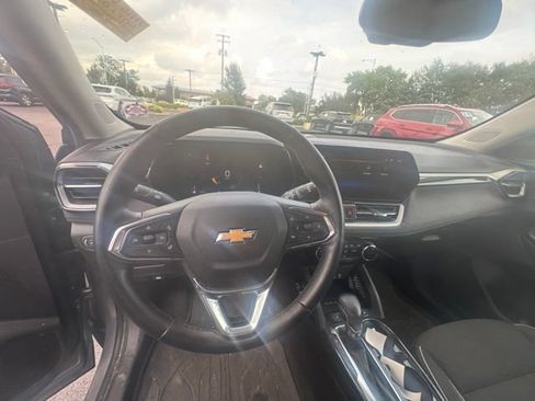 Used 2025 Chevrolet TrailBlazer LT w/ Convenience Package FWD image 10