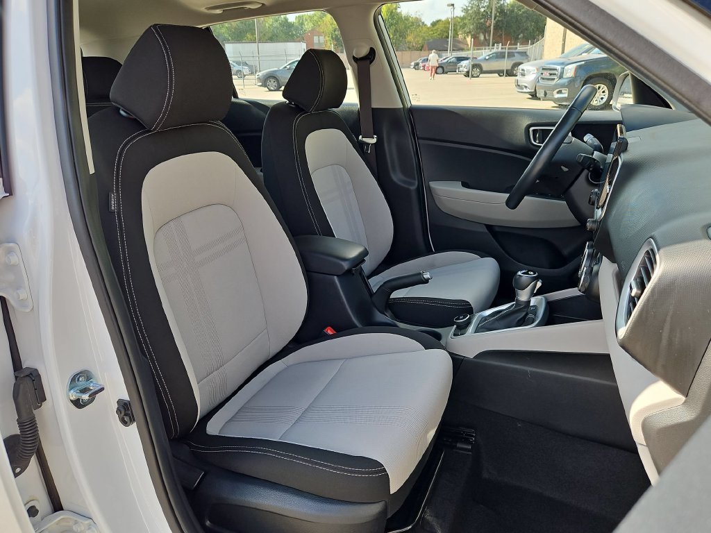 Used 2025 Hyundai Venue SEL FWD image 31