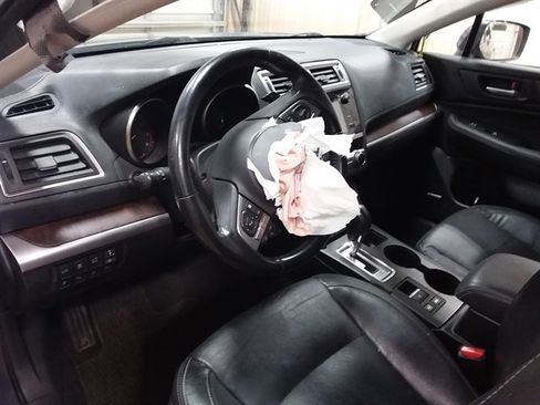 Used 2015 Subaru Outback 3.6R Limited image 11