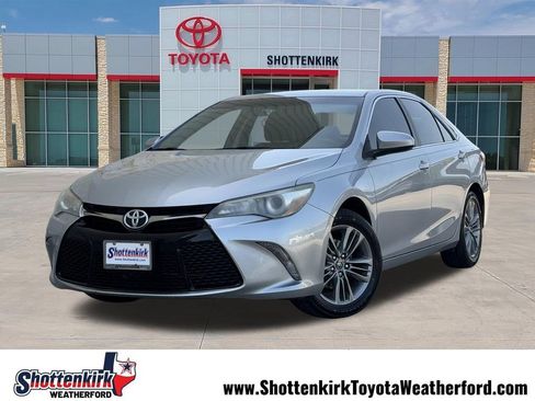 Used 2017 Toyota Camry SE FWD image 1
