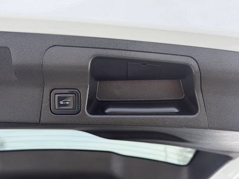 Used 2023 GMC Acadia AT4 w/ Technology Package image 18