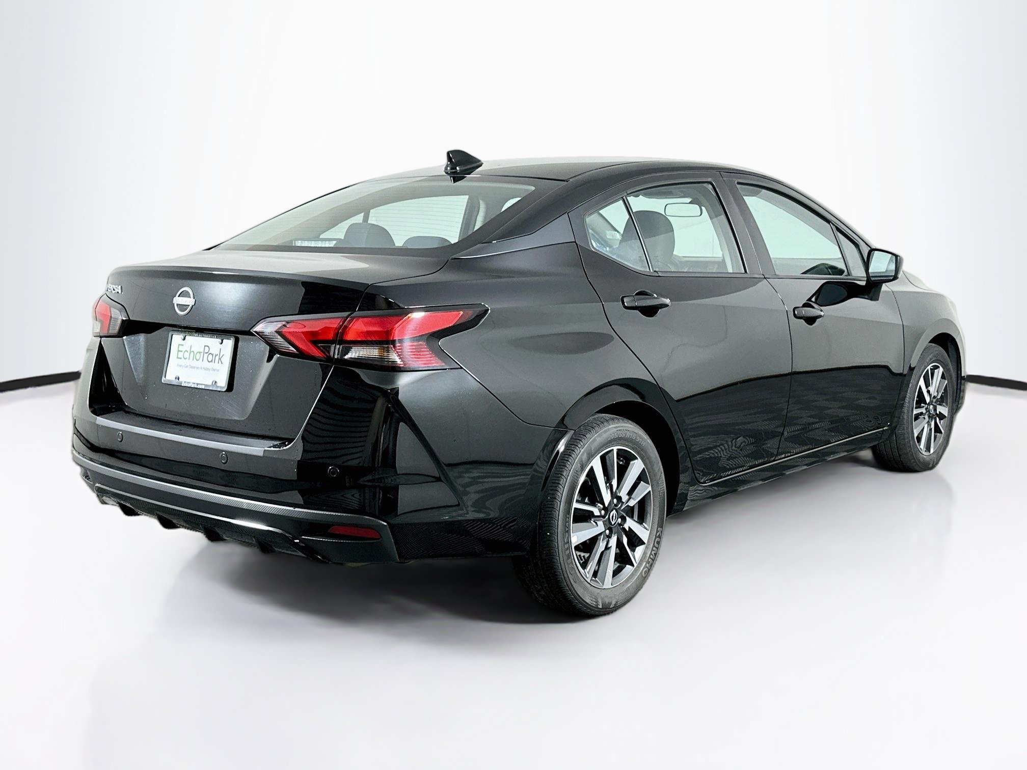 Used 2025 Nissan Versa SV FWD image 9