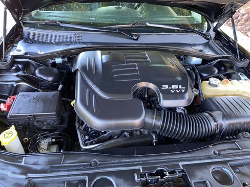 Used 2019 Chrysler 300 Limited AWD/4WD image 17