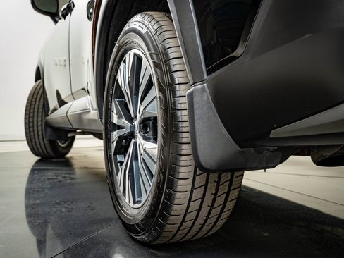 Used 2022 Nissan Rogue SV w/ SV Premium Package image 40