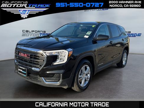 Used 2024 GMC Terrain SLE image 1