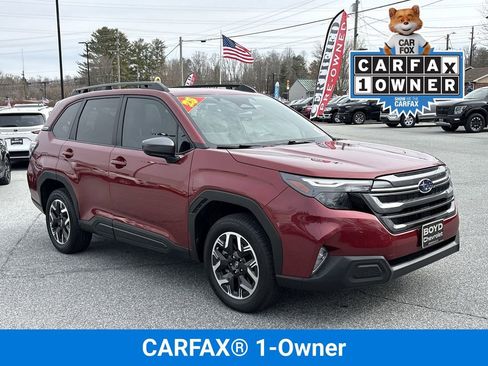 Used 2025 Subaru Forester Premium image 2