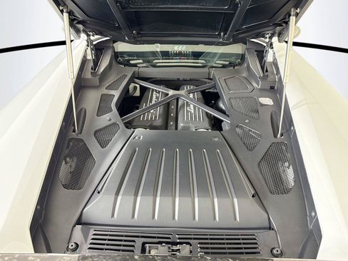 Used 2018 Lamborghini Huracan LP 580-2 RWD image 25