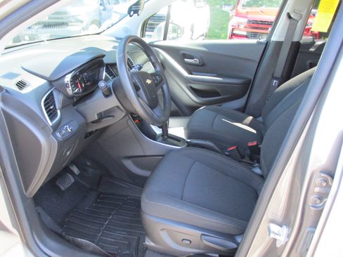 Certified 2020 Chevrolet Trax LT AWD/4WD image 11