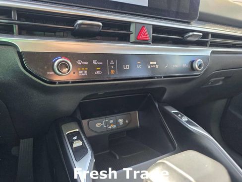 Used 2024 Kia Sorento S image 16