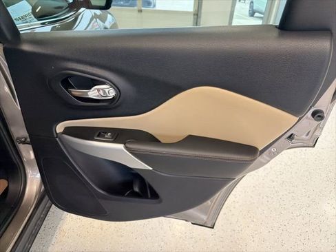 Used 2018 Jeep Cherokee Limited w/ Luxury Group image 39