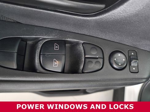 Used 2024 Nissan Kicks S image 11