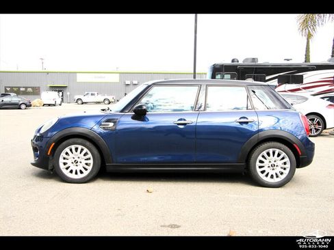 Used 2015 MINI Cooper 4-Door Hardtop w/ Premium Package FWD image 5