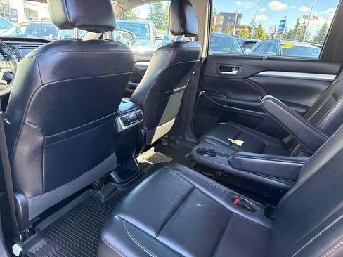 Used 2017 Toyota Highlander XLE AWD/4WD image 16