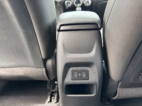 Used 2024 Hyundai Venue SEL FWD image 32
