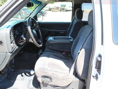 Used 2001 Chevrolet Silverado 2500 LS w/ Off-Road Skid Plate Pkg AWD/4WD image 7