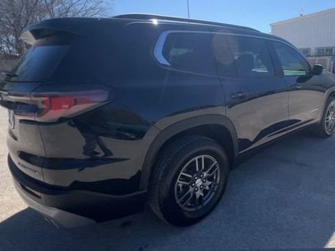 Used 2025 GMC Acadia Elevation image 8