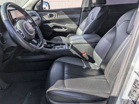 Used 2022 Kia Sorento EX w/ Panoramic Sunroof Package image 14