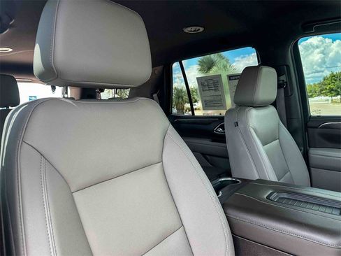 Used 2023 Chevrolet Tahoe Z71 w/ Luxury Package image 18