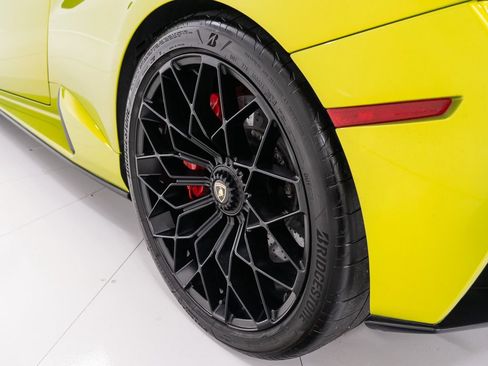 Used 2023 Lamborghini Huracan STO RWD image 39
