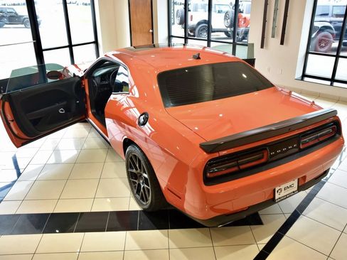 Used 2018 Dodge Challenger R/T Scat Pack RWD image 8