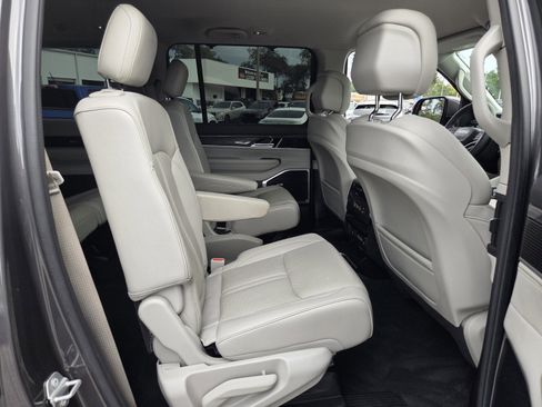 Used 2022 Jeep Wagoneer Series III w/ Convenience Group I RWD image 16