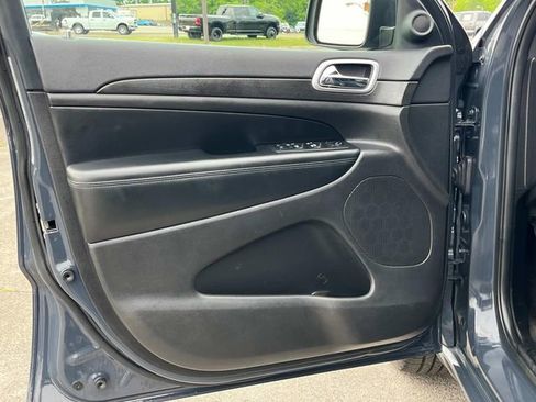 Certified 2018 Jeep Grand Cherokee Altitude RWD image 29
