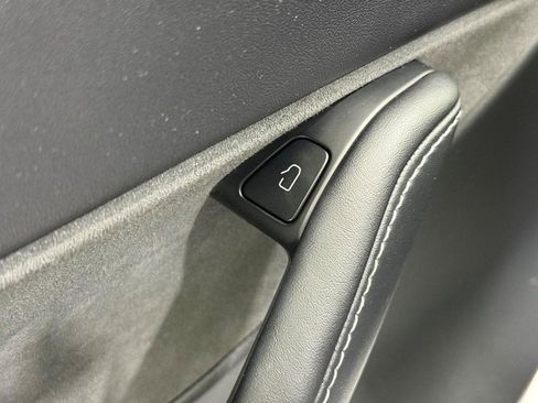 Used 2021 Tesla Model Y Long Range image 19