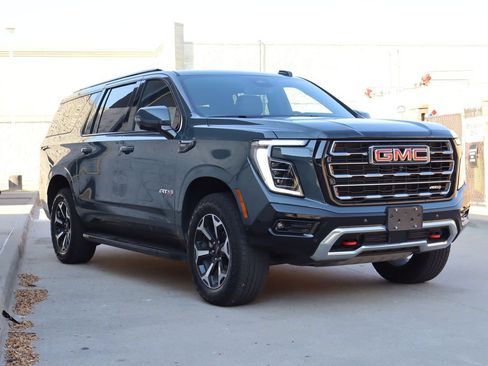 Used 2025 GMC Yukon XL AT4 AWD/4WD image 2