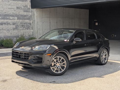 Used 2025 Porsche Cayenne Coupe AWD/4WD image 1