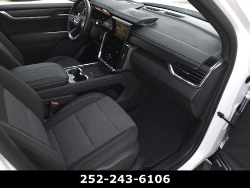 Used 2025 GMC Acadia Elevation image 44