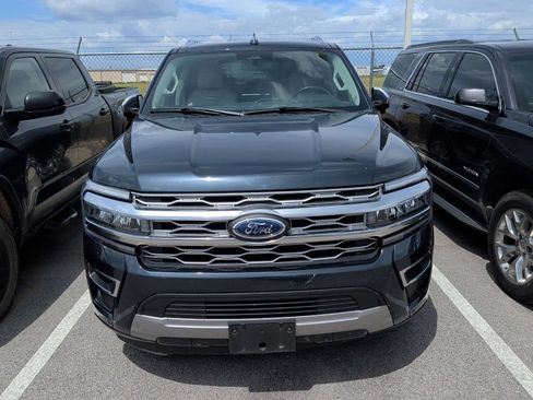 Used 2023 Ford Expedition Platinum RWD image 2