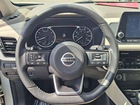 Used 2021 Nissan Rogue SL FWD image 11