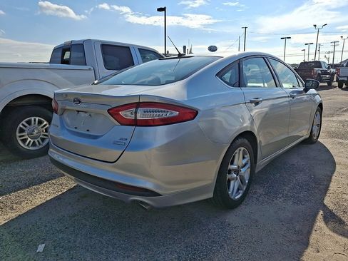 Used 2015 Ford Fusion SE FWD image 4