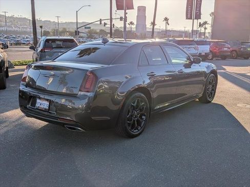 Certified 2022 Chrysler 300 Touring L image 4