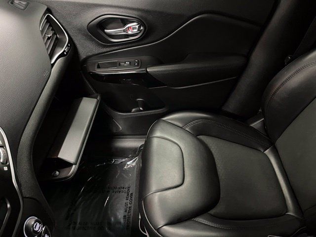 Used 2021 Jeep Cherokee Latitude Plus FWD image 35