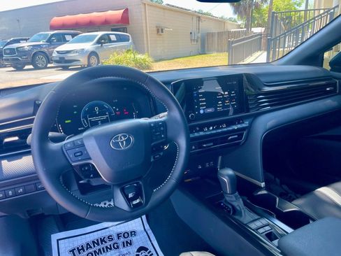 Used 2025 Toyota Camry SE w/ Convenience Package image 13