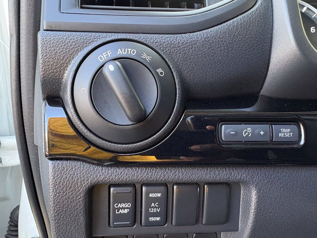 Used 2024 Nissan Titan SV w/ SV Convenience Package AWD/4WD image 33