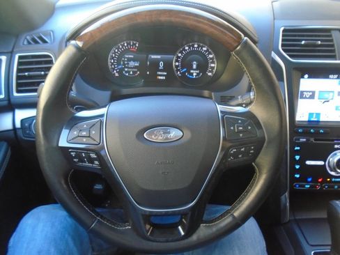 Used 2017 Ford Explorer Platinum image 48