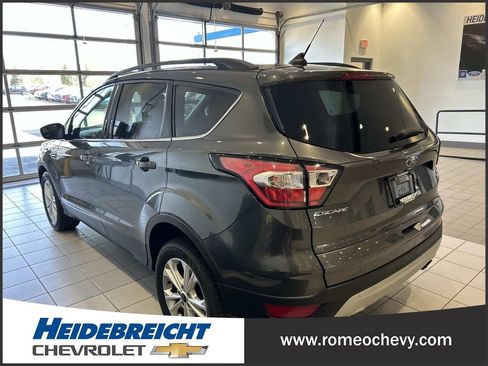 Used 2018 Ford Escape SE w/ SE Sync 3 Package FWD image 5