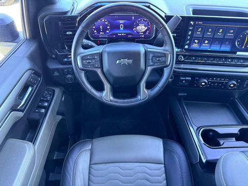 Used 2024 Chevrolet Silverado 2500 ZR2 w/ Technology Package image 28
