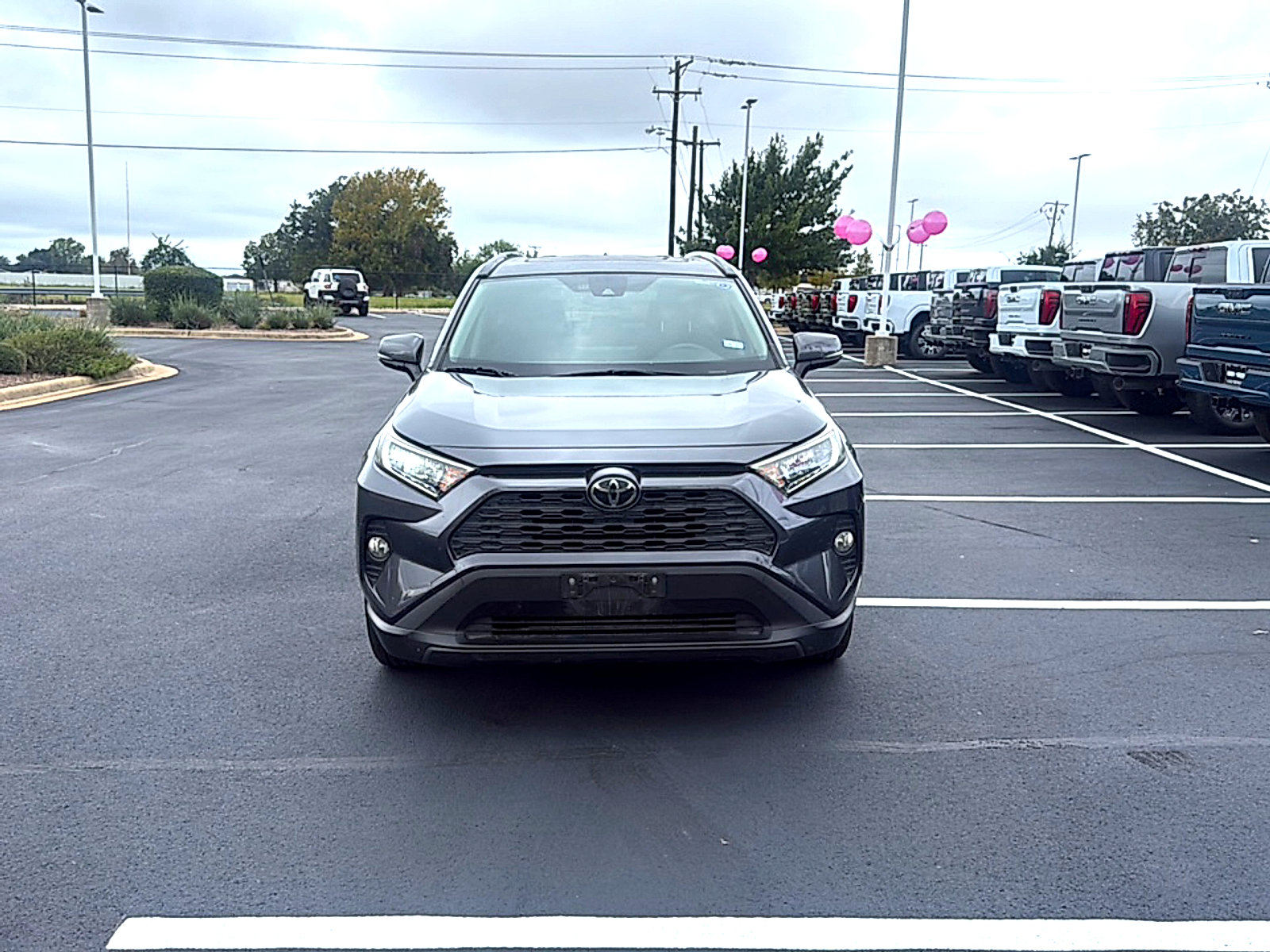 Used 2019 Toyota RAV4 XLE w/ Convenience Package FWD image 3