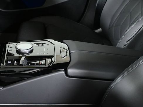 Used 2024 BMW 530i xDrive AWD/4WD image 25