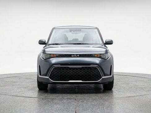 Used 2025 Kia Soul LX w/ LX Technology Package FWD image 2