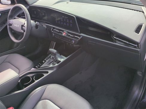New 2025 Kia Niro SX Touring image 31